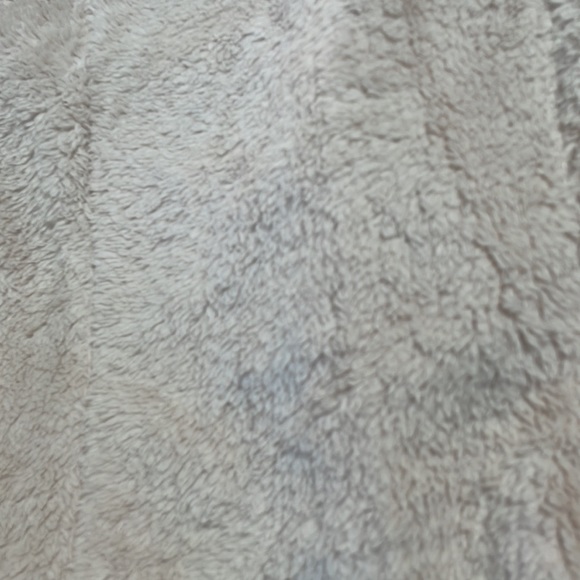 Suzanne Betro Weekend cardigan.  Cream with cable knit sleeves.  Size Large. - Picture 8 of 8